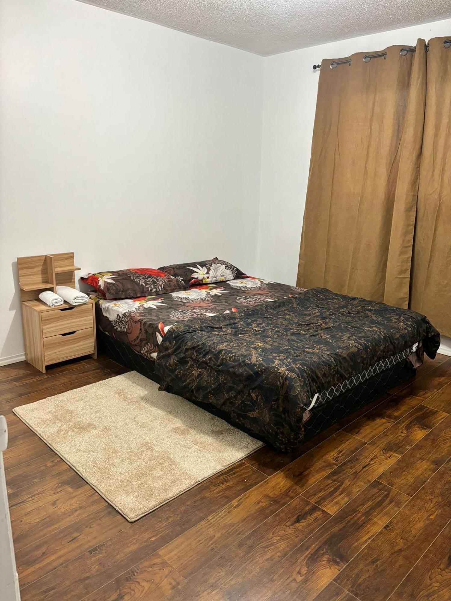 Queen Bedroom Near Sheridan College Brampton Exterior foto